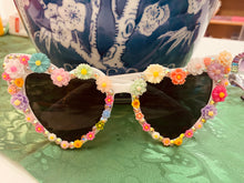 Load image into Gallery viewer, Goldie Sun Sunnies - Floral Specialty Lover