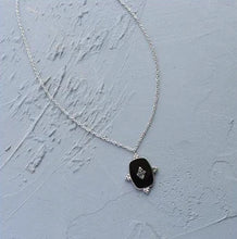 Load image into Gallery viewer, Black Pendent Necklace