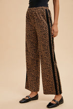 Load image into Gallery viewer, Leopard Jacquard Track Pant