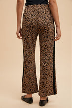 Load image into Gallery viewer, Leopard Jacquard Track Pant