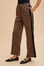 Load image into Gallery viewer, Leopard Jacquard Track Pant