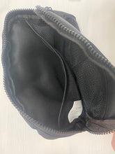 Load image into Gallery viewer, Solid Belt Bag - Black
